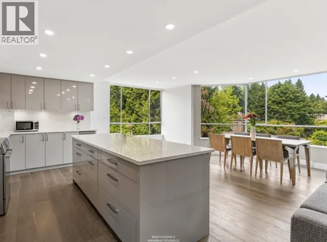 201 2140 BRIAR AVENUE, Vancouver, British Columbia V6L3B4