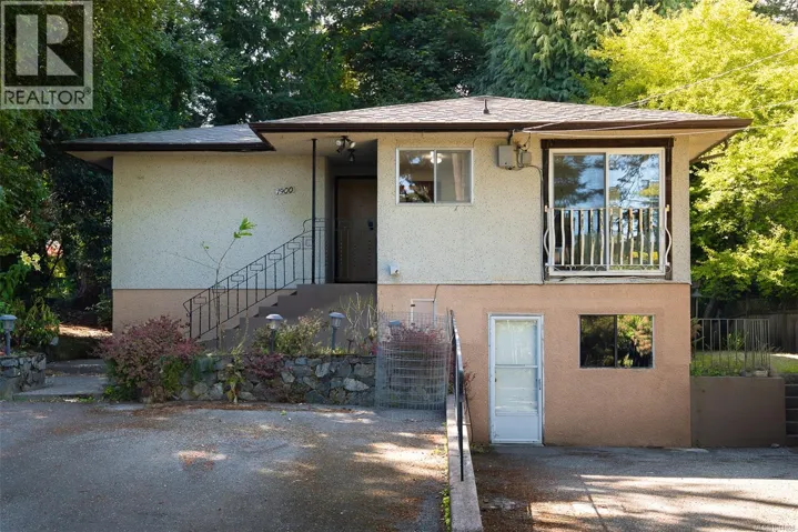 1900 Leyns Rd, Saanich, British Columbia V8N2Z8