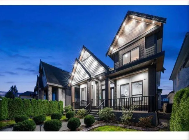 6637 121A STREET, Surrey, British Columbia V3W0H8