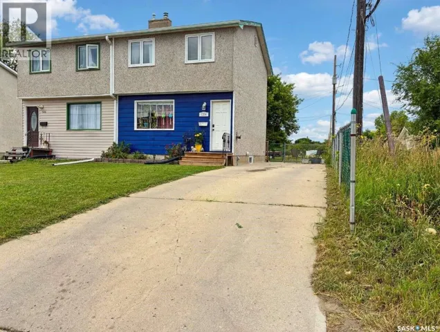 4324 3rd AVENUE N, Regina, Saskatchewan S4R0X2