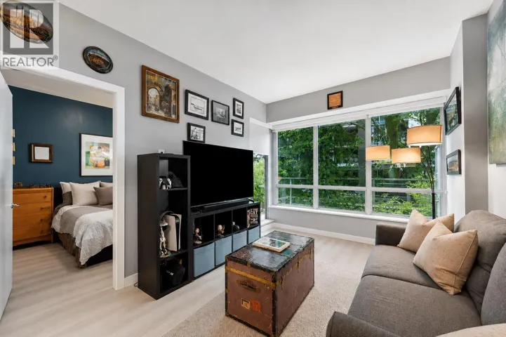 002 9060 UNIVERSITY CRESCENT, Burnaby, British Columbia V5A0E1