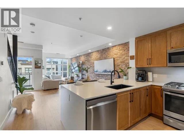 323 95 MOODY STREET, Port Moody, British Columbia V3H0H2