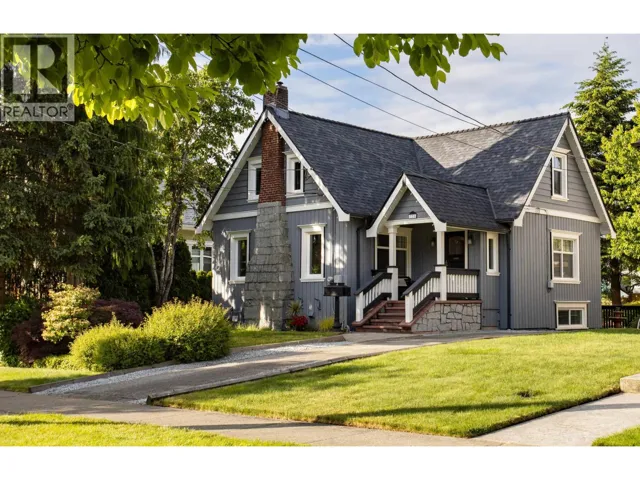 725 FIFTH STREET, New Westminster, British Columbia V3L2Y2