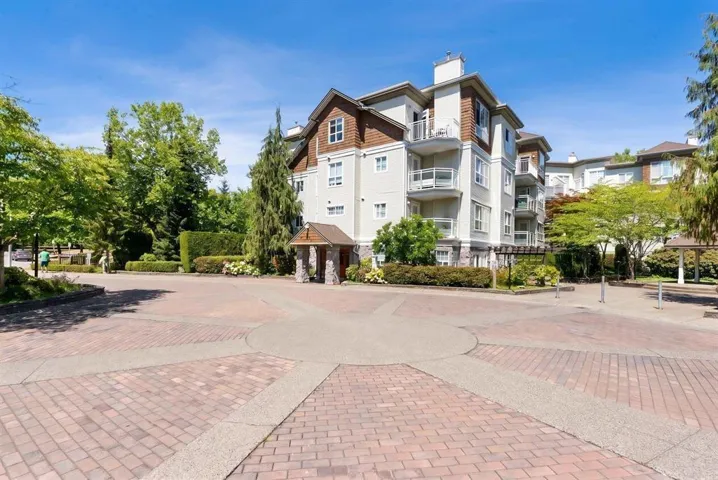 305 10188 155 STREET, Surrey, British Columbia V3R0R6