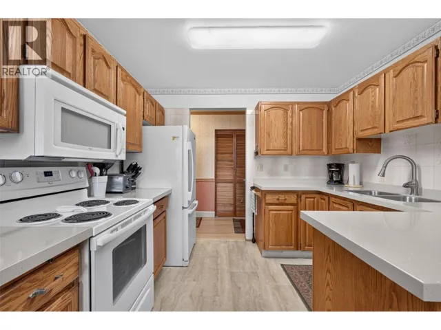 1229 Bernard Avenue Unit# 102 Lot# 2, Kelowna, British Columbia V1Y6R3