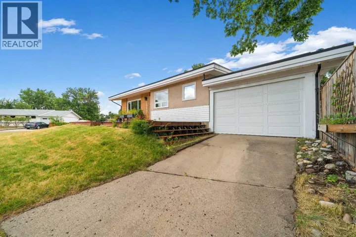 1002 13 Street NE, Medicine Hat, Alberta T1A5V6