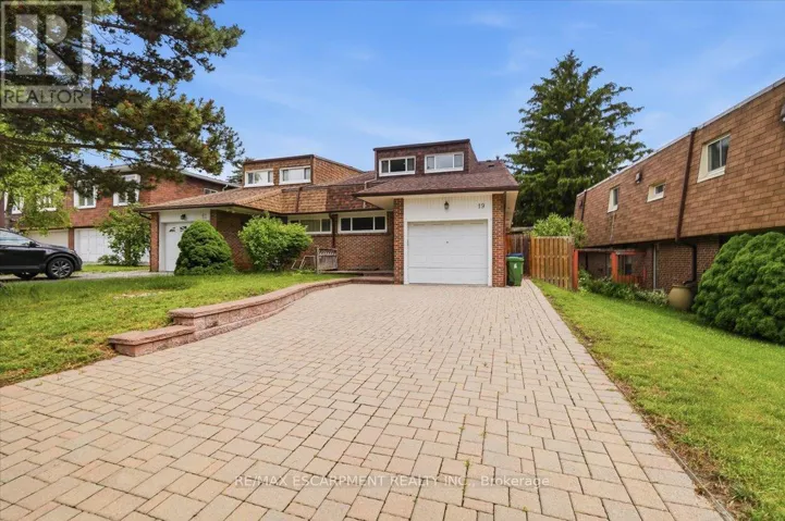 19 PICOLA COURT, Toronto (Hillcrest Village), Ontario M2H2N2