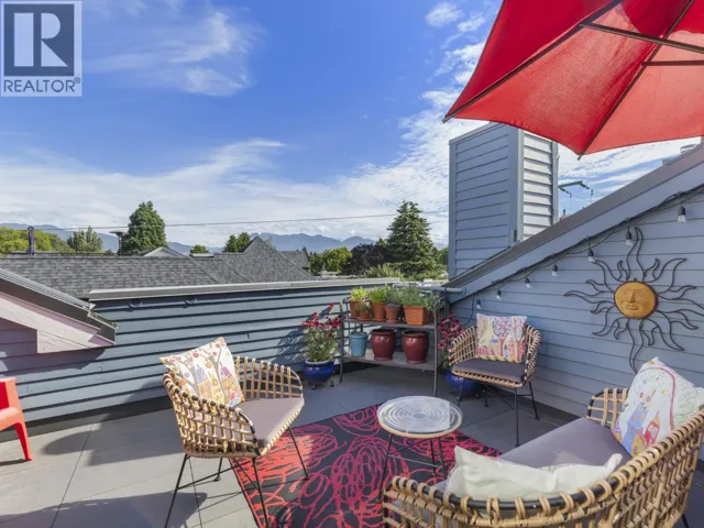 1686 ARBUTUS STREET, Vancouver, British Columbia V6J3X2
