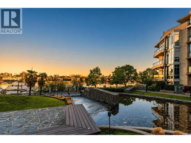 302 1228 MARINASIDE CRESCENT, Vancouver, British Columbia V6Z2W4