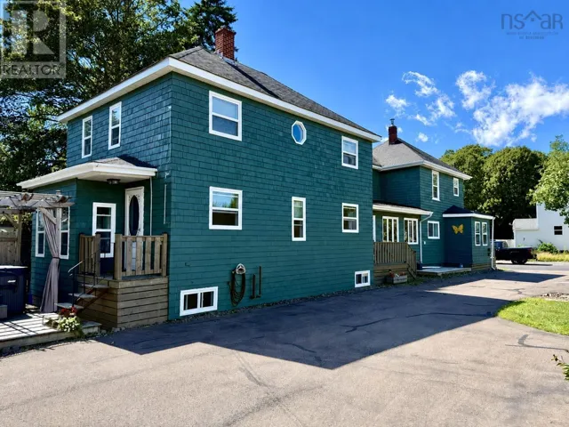 43 Queen Street, Amherst, Nova Scotia B4H1R2