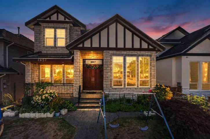 6657 128 STREET, Surrey, British Columbia V3W4C8