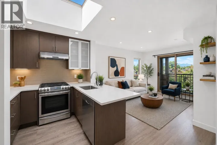 401 688 E 16TH AVENUE, Vancouver, British Columbia V5T2V4