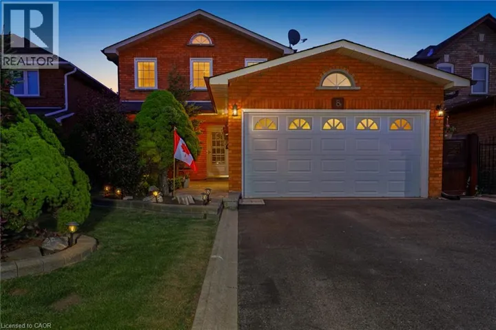 8 COCHRANE Avenue, Brampton, Ontario L6Z4J4