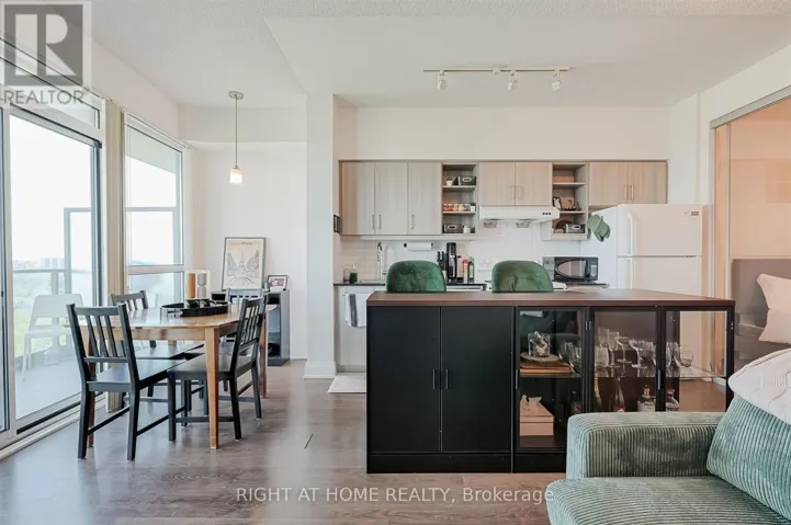 1018 - 160 VANDERHOOF AVENUE, Toronto (Thorncliffe Park), Ontario M4G0B7