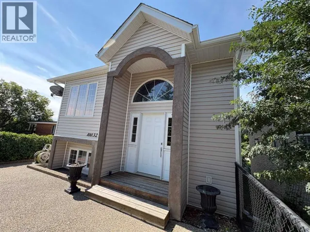 10032 102 Street, Peace River, Alberta T8S1S5