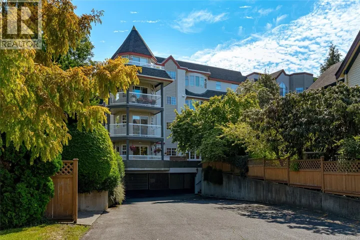 101 1220 Fort St, Victoria, British Columbia V8V3L2