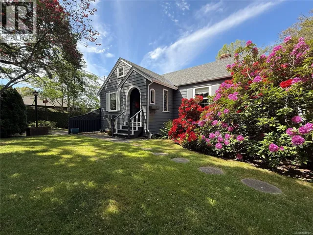 4296 CEDAR HILL Rd, Saanich, British Columbia V8N3C5
