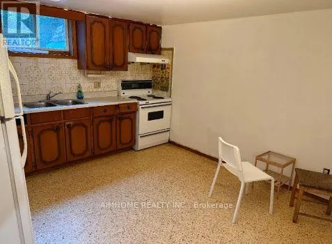LOWER - 256 PATRICIA AVENUE, Toronto (Newtonbrook West), Ontario M2M1J8