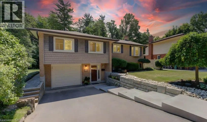 518 TWIN OAKS Crescent, Waterloo, Ontario N2L4R8