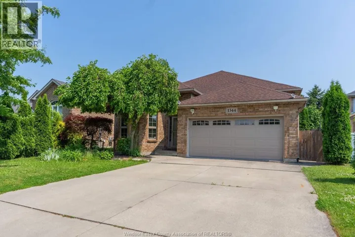 1544 IMPERIAL CRESCENT, Windsor, Ontario N9G2T8