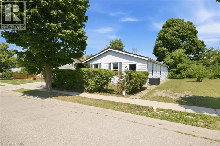 8 RUSSELL Street, Brantford, Ontario N3R1Y7