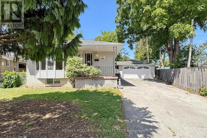 38 LOMBARDY CRESCENT, Toronto (Kennedy Park), Ontario M1K4N8
