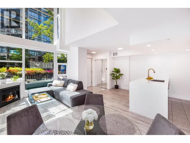 TH8 168 E ESPLANADE AVENUE, North Vancouver, British Columbia V7L4X8