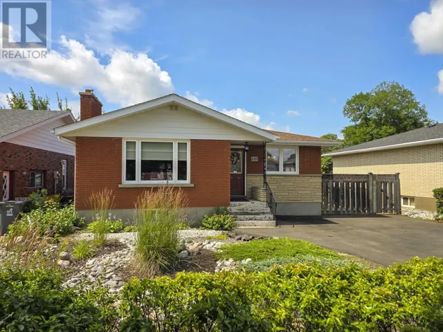 237 Anten St., Thunder Bay, Ontario P7B5J5