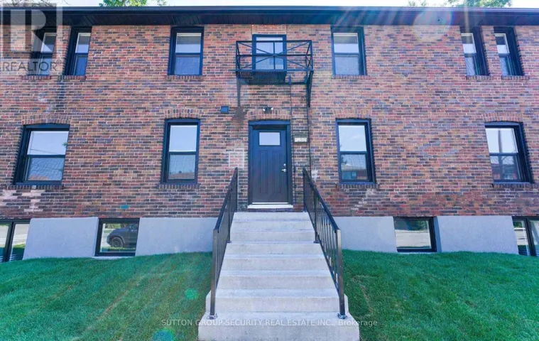6 - 92 TWELFTH STREET, Toronto (New Toronto), Ontario M8V5H1