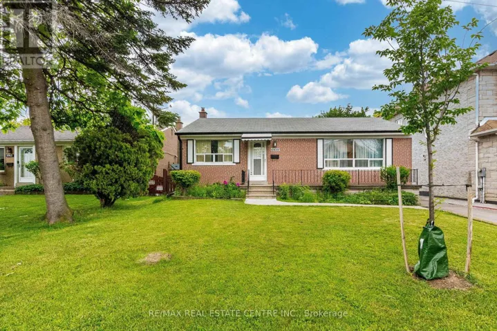 6939 JUSTINE DRIVE, Mississauga (Malton), Ontario L4T1M4