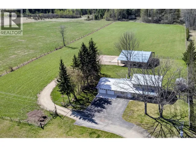 985 OLD N THOMPSON Highway, Clearwater, British Columbia V0E1N2