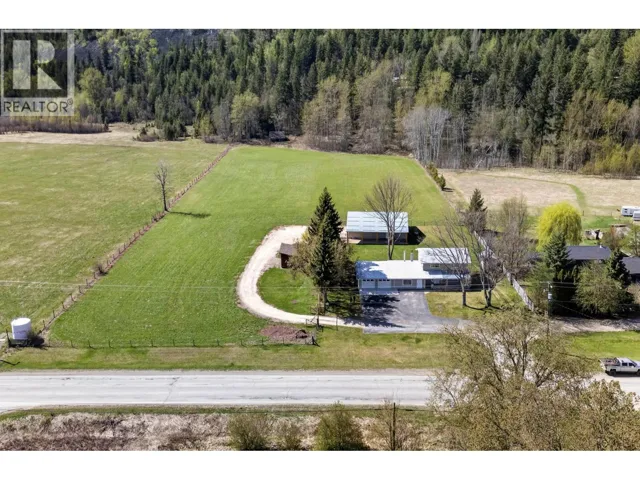 985 OLD N THOMPSON Highway, Clearwater, British Columbia V0E1N2