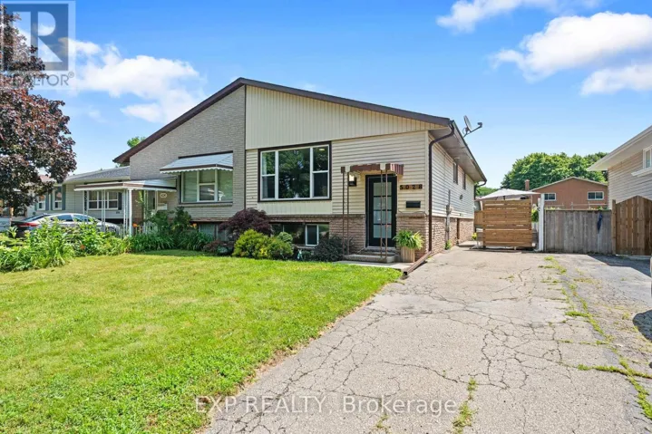5028 GAGE COURT, Niagara Falls (Morrison), Ontario L2E7B5