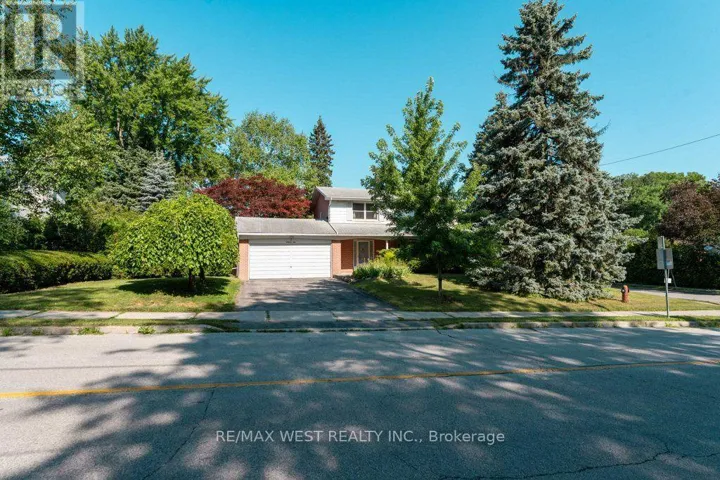 2 ROBINTER DRIVE, Toronto (Newtonbrook East), Ontario M2M3P9