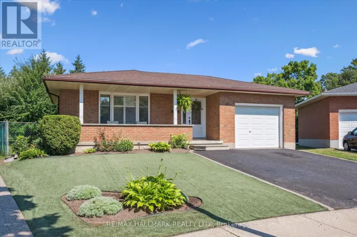 32 WARWICK COURT, Kitchener, Ontario N2E2P1
