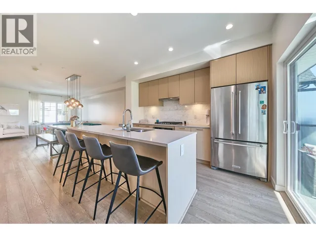 204 19451 SUTTON AVENUE, Pitt Meadows, British Columbia V3Y0G6