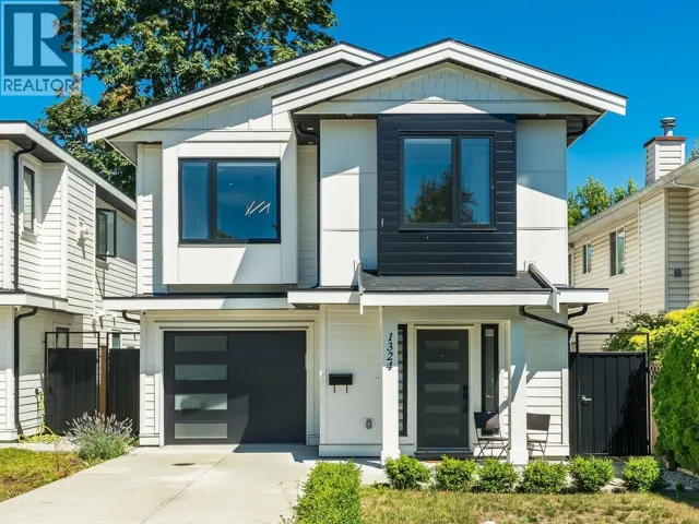 1324 W 15TH STREET, North Vancouver, British Columbia V7P1N2