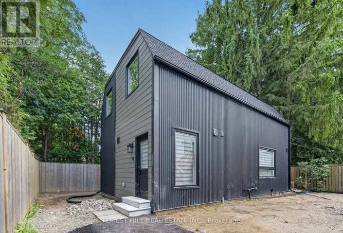 R - GARDEN - 221 CHURCHILL AVENUE, Toronto (Willowdale West), Ontario M2N1X6