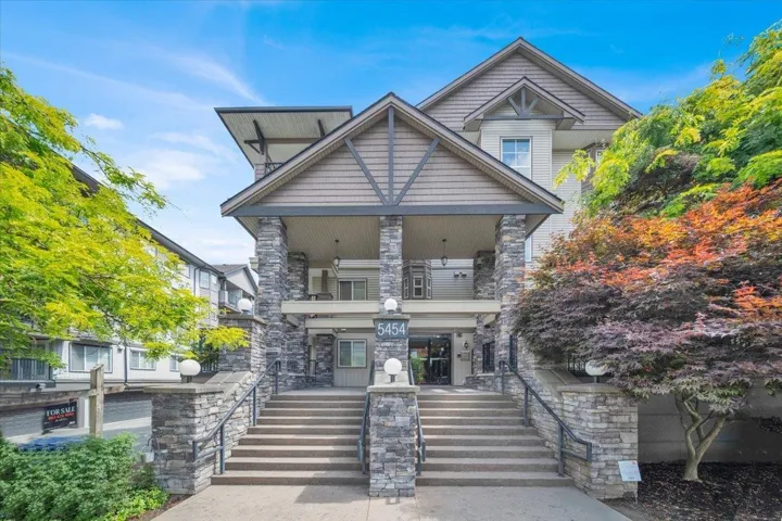 210 5454 198 STREET, Langley, British Columbia V3A1G2