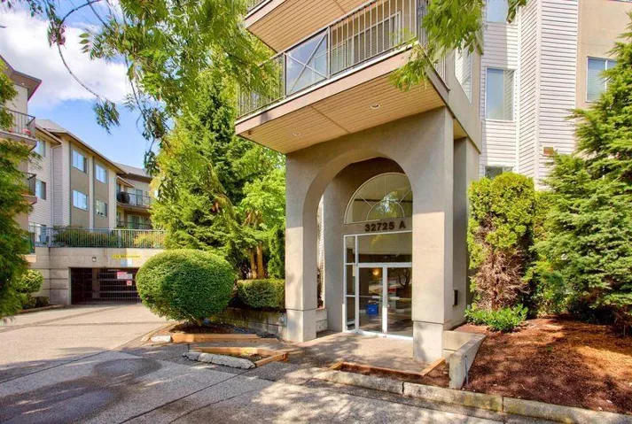 104 32725 GEORGE FERGUSON WAY, Abbotsford, British Columbia V2T5M5