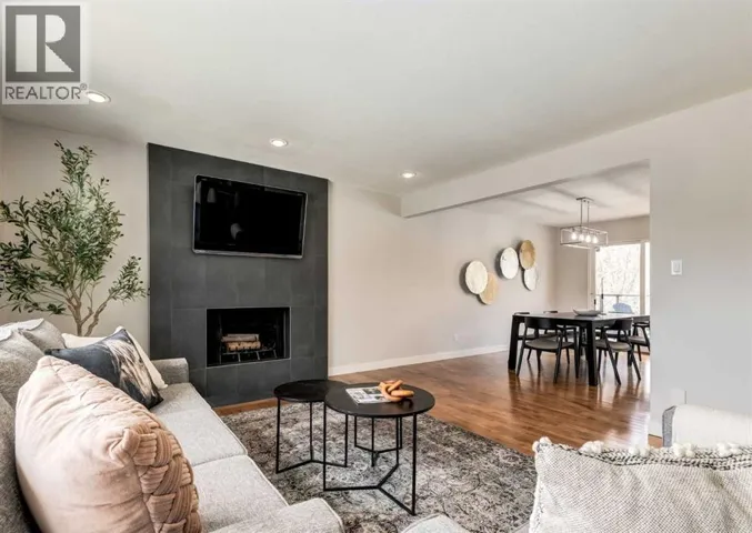 176 Mapleburn Drive SE, Calgary, Alberta T2J1Y6