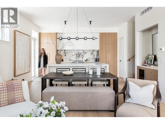 2 2119 W WEST 18TH AVENUE, Vancouver, British Columbia V6L1A3