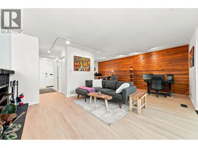877 OLD LILLOOET ROAD, North Vancouver, British Columbia V7J2H6