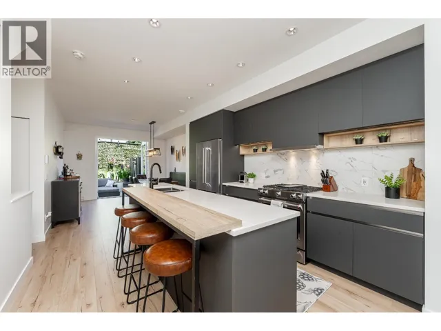 8 1228 HUDSON STREET, Coquitlam, British Columbia V3B0R3