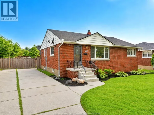 3621 MCKAY AVENUE, Windsor, Ontario N9E2S3