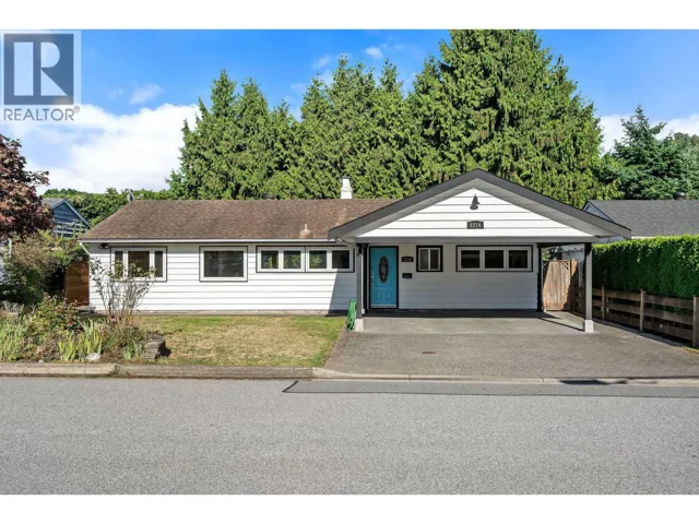 1216 PINEWOOD CRESCENT, North Vancouver, British Columbia V7P1E9