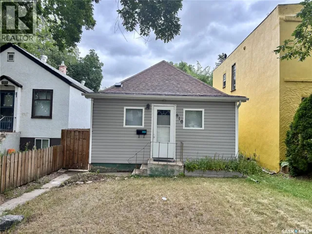 816 I AVENUE S, Saskatoon, Saskatchewan S7M1Z3