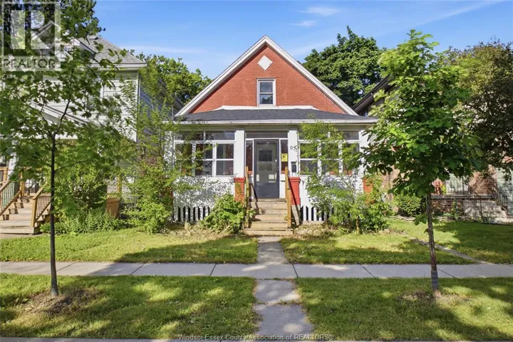 977 GLADSTONE, Windsor, Ontario N9A2R5