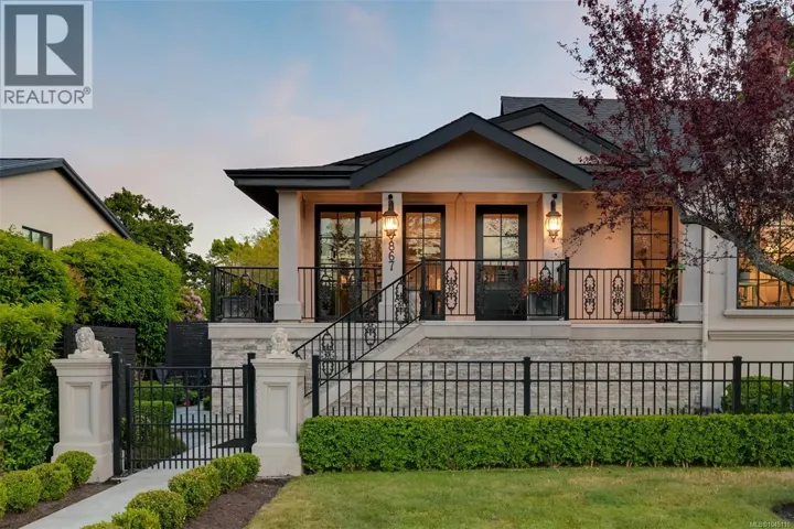 867 Victoria Ave, Oak Bay, British Columbia V8S4N4