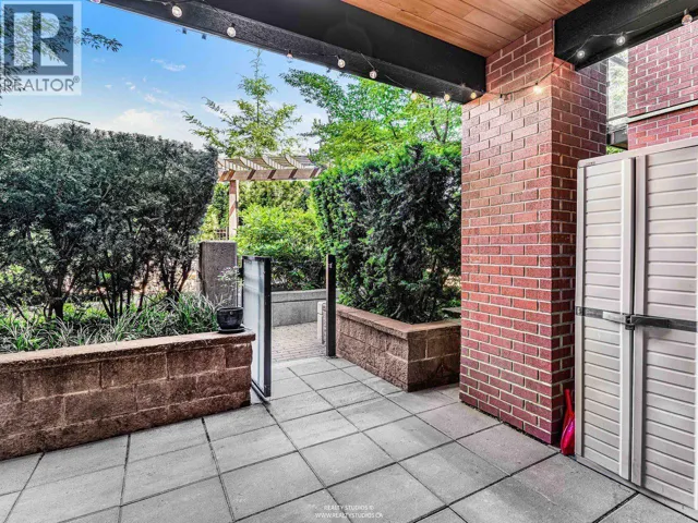 117 723 W 3RD STREET, North Vancouver, British Columbia V7M0E4